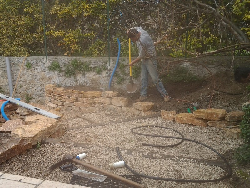 mur en construction a aix en provence